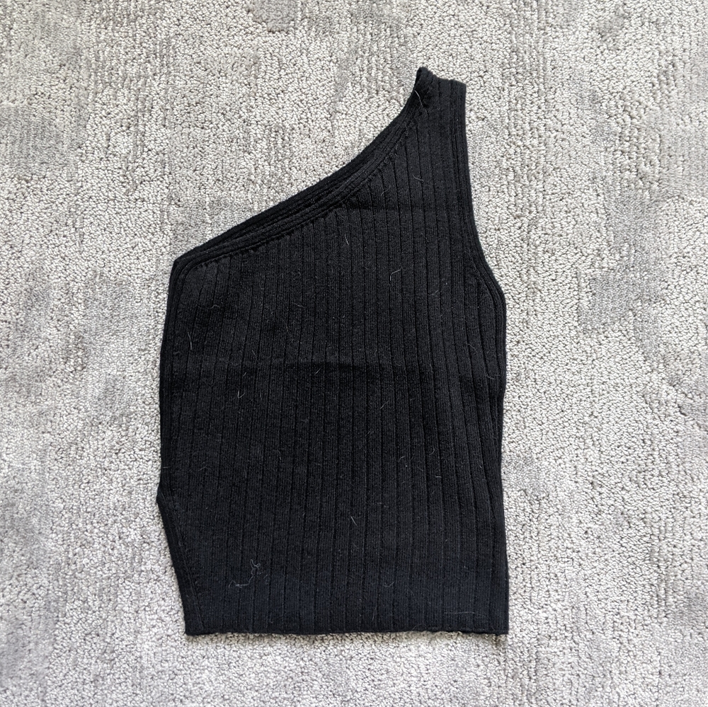 Aritzia Canto One-Shoulder Top